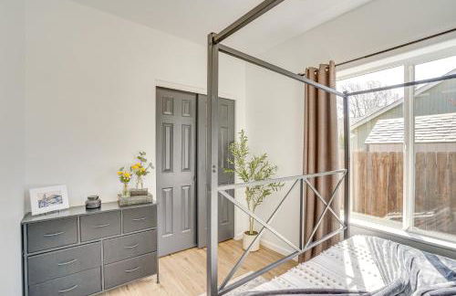 Charming Bend Home with Porch and Yard Great Location - Foto 14