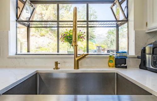 Secluded Mtn Top Family Haven w/Views Spa & Arcade - Photo 23