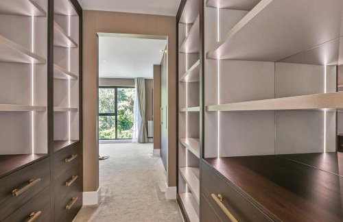 Avon House - modern family home - Photo 22