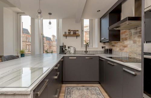 2BD Loft Style Apt - Edinburgh - Free Parking - Pass the Keys - Foto 24