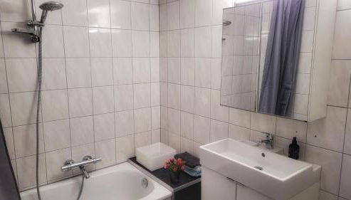 Gemütliches Apartment im Grünen mit Kamin und Klöntür - Foto 4