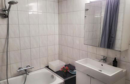 Gemütliches Apartment im Grünen mit Kamin und Klöntür - Foto 4