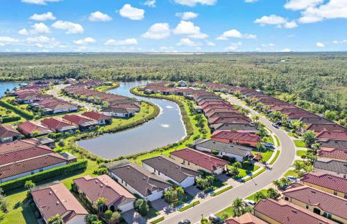 Modern waterfront home in Artesia with pool/gym - Photo 37