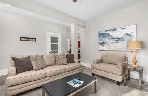 Walk to Forest Park Euclid Fire Pit Porch Swing - Foto 13