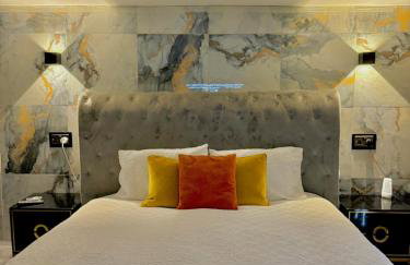 1-Bed Apartment - Sleeps 2 Wifi & Central - Photo 1