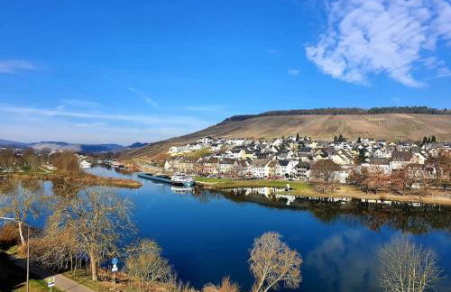 Elegant Apartment with Direct River View, Balcony and Parking in Bernkastel-Kues - Photo 49