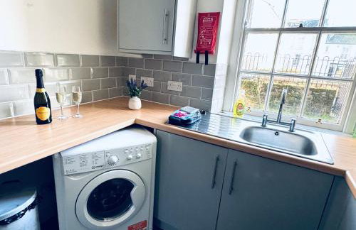 The Georgian Townhouse - 4 Bedrooms - Sleeps 9 - Photo 9