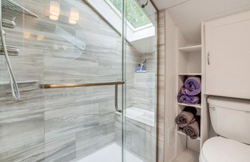 Sawyer Retreat with Fire Pit Less Than 2 Mi to Beaches! - Foto 18