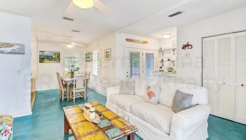 Vintage Home with Fire Pit in Backyard Street Away from Beach by RedAwning - Foto 3