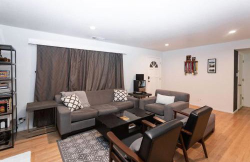 SunHouse 1410sqft BBQ 3xTVs Pets W/D Backyard - Photo 24