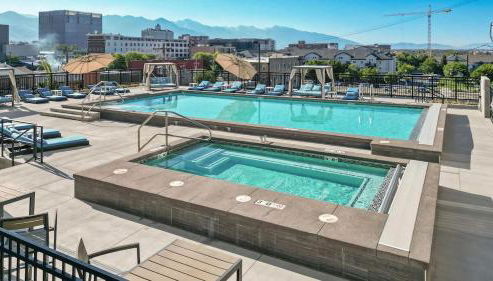 Convention Ctr Luxury 1BR Pool Gym Hot Tub - Foto 4, sunbed