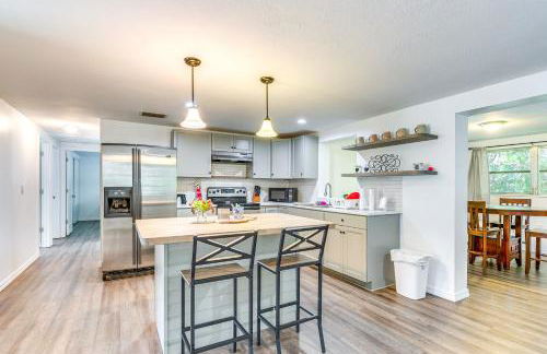 1 Mi to Boat Ramp Home Near Chassahowitzka River! - Foto 1