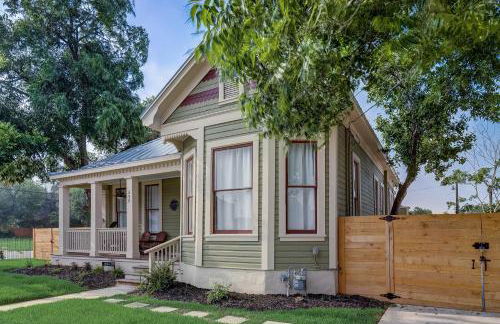 Downtown home with enclosed backyard, deck, streaming, washer/dryer, central AC - Foto 35