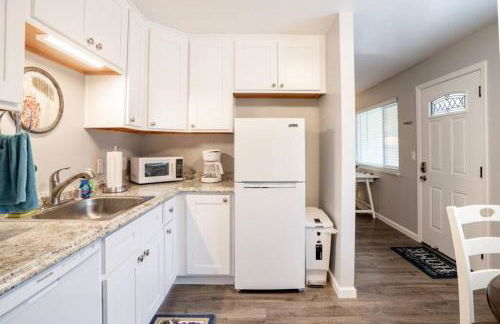 Luxury stay near Oakridge Mall for vacation/work - Foto 9