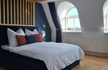 Livora Living - Stilvolles DG-Apartment an der Fußgängerzone - 2 Schlafzimmer - Foto 1