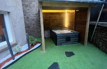 Beau Loft room proche mont saint Michel jaccuzi illimité en plein centre Avranches - Foto 33