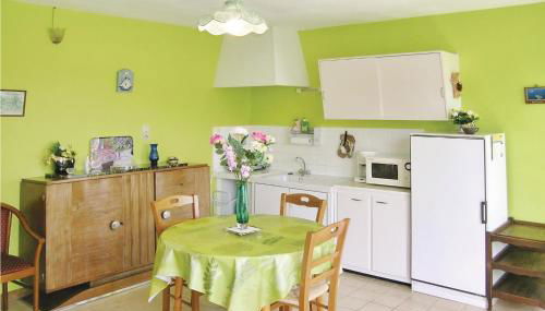 Amazing Home In Quettehou - Foto 2