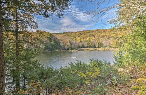 Lakefront Berkshires Retreat with Deck, Dock and Boat! - Foto 25
