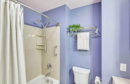 Lakefront Home with Hot Tub and Dock - Foto 11