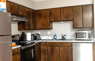 Rest Easy Retreat - 2BR Near SHSU - Pool - WiFi - Free Parking - Foto 59