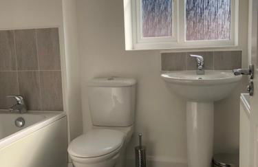 Hill House - 5 Mins Merry Hill - Perfect for Contractors & Families - Foto 9