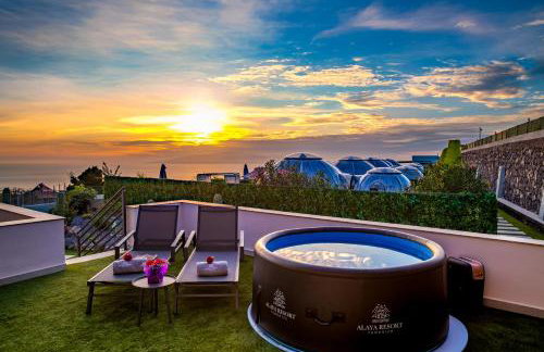 Apartamento de Lujo con Jacuzzi Privado, Piscina y Vistas al Mar - Foto 48