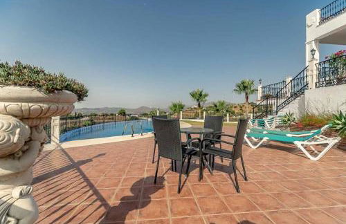 49-Exclusive Villa With Private Pool & Breathtaking Views in Mijas! - Photo 54