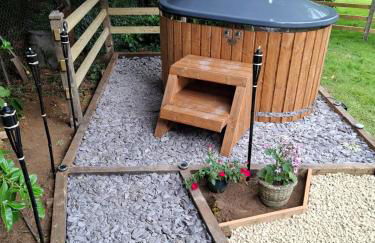 Brewers Bolt Cozy Unique Shepherds Hut - Hot Tub! - Photo 7