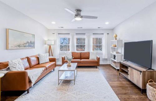 Lavish Flat w King Bed in near DT Food & Shops - Foto 1