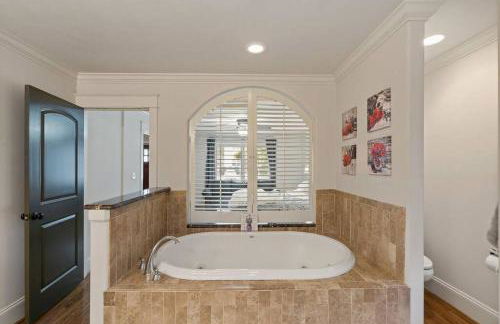 Single Story Fully Fenced Pet Friendly Bungalow in the Arts District - Foto 35