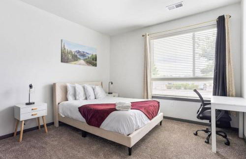 Bright & Cozy 2BR Retreat w Parking Broad Ripple - Foto 52