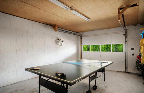 Cabin w hot tub & kayaks by river - Foto 31