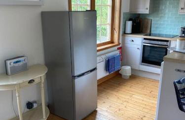 Riverside Cottage with balcony and fishing jetty - Foto 14