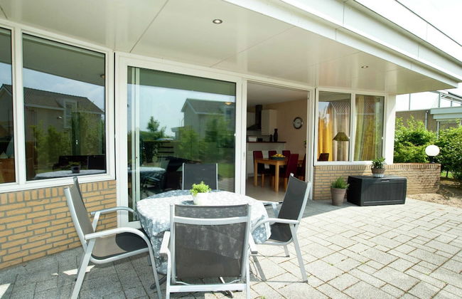 Stylish Villa by the Lake - Photo 9