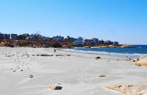 Elegant Gloucester Beach Getaway with Ocean Views! - Foto 35