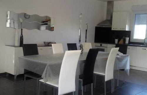 Gîte moderne avec grande piscine chauffée et animaux acceptés - FR-1-491-355 - Foto 11