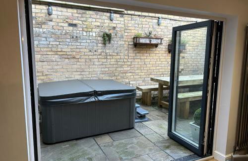 Farndale House-Hot tub - Photo 5