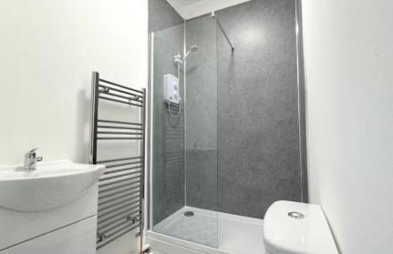 Three Bedroom House in Wigan - Perfect for family! - Photo 8