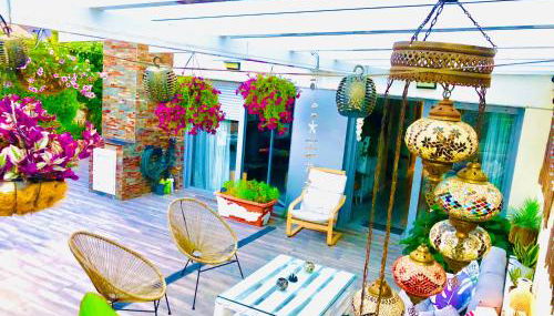 Chalet Familiar Jardín a 15 min centro y Warner - Foto 4