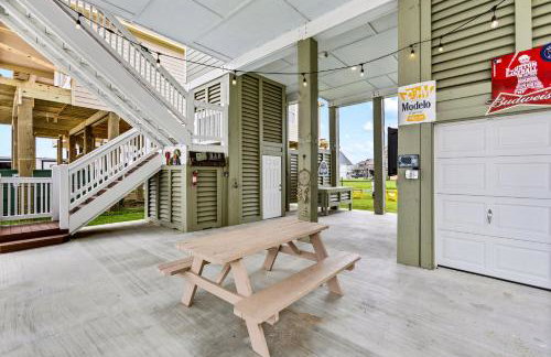 Relax And Sea NEW Luxury Canal-View Escape Gated Community Firepit and Decks - Foto 10