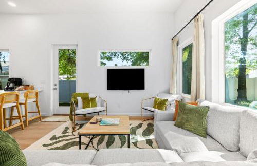 New-Dog Friendly,Hot Tub, Fire-pit, 1 mile to DTWN - Foto 16