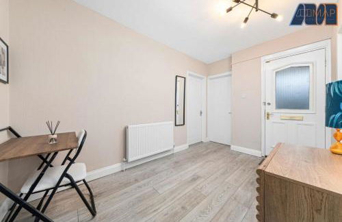 Cosy 2-Bed House I Easy Edinburgh Access I Sleeps 4 - Photo 18