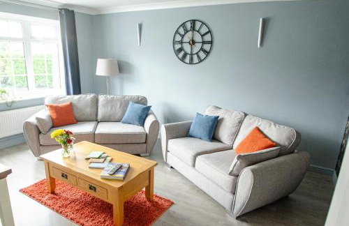 Huntsfield House- Stunning Modern 4 Bedroom House Suitable for Work and Leisure Stays - Foto 26