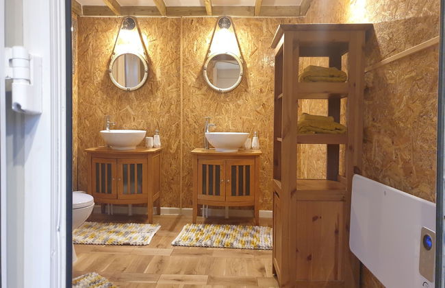 Shropshire - Riverside - Cabin - Sleeps 2 - Hottub - Foto 4