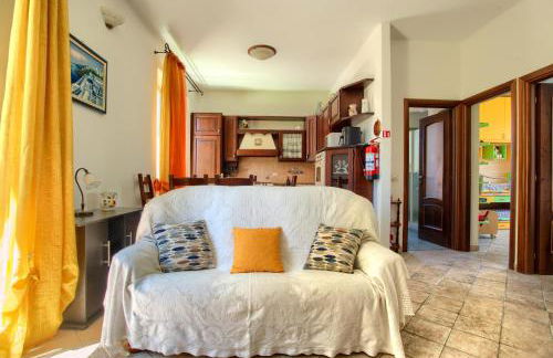 Fronte ciclabile con posto per auto e biciclette - Foto 1