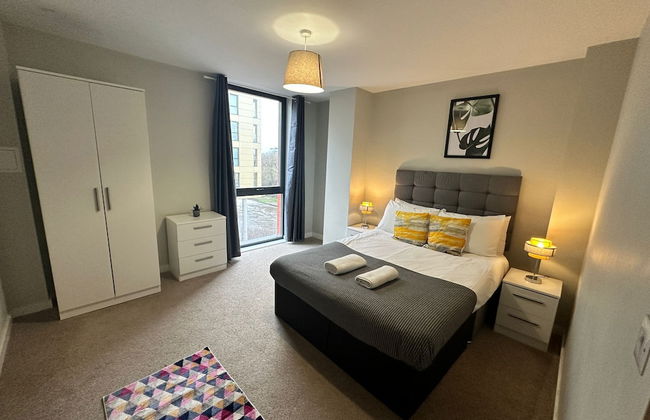 Adelphi Wharf Apartments by Beehosting - Photo 8