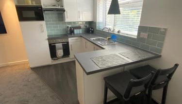 modern 1 bed apartment with car parking - Foto 2