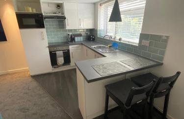 modern 1 bed apartment with car parking - Foto 2