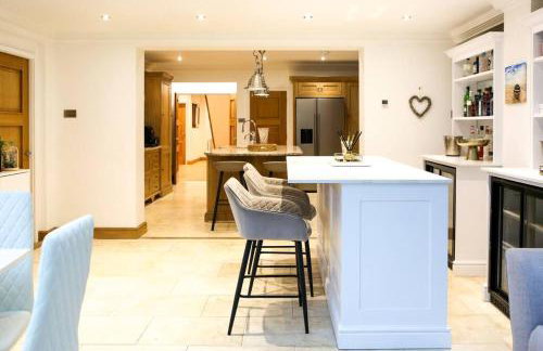 Hot Tub/Football Court/Sleeps 12/Luxury Villa - Photo 28