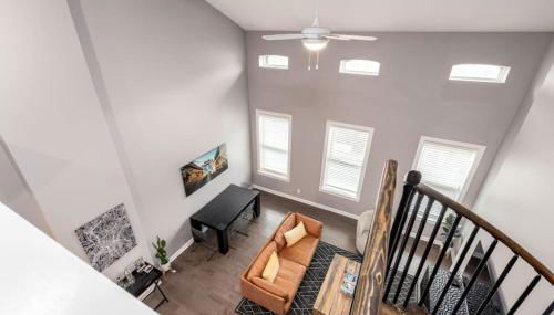 Soaring 2-Bedroom Parkside Loft Walkable to it All - Foto 2